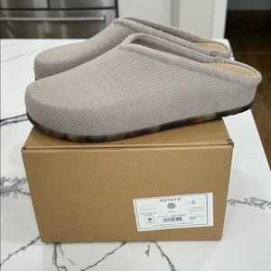 Like new - ROTHY’S Merino Wool The Casual Clogs